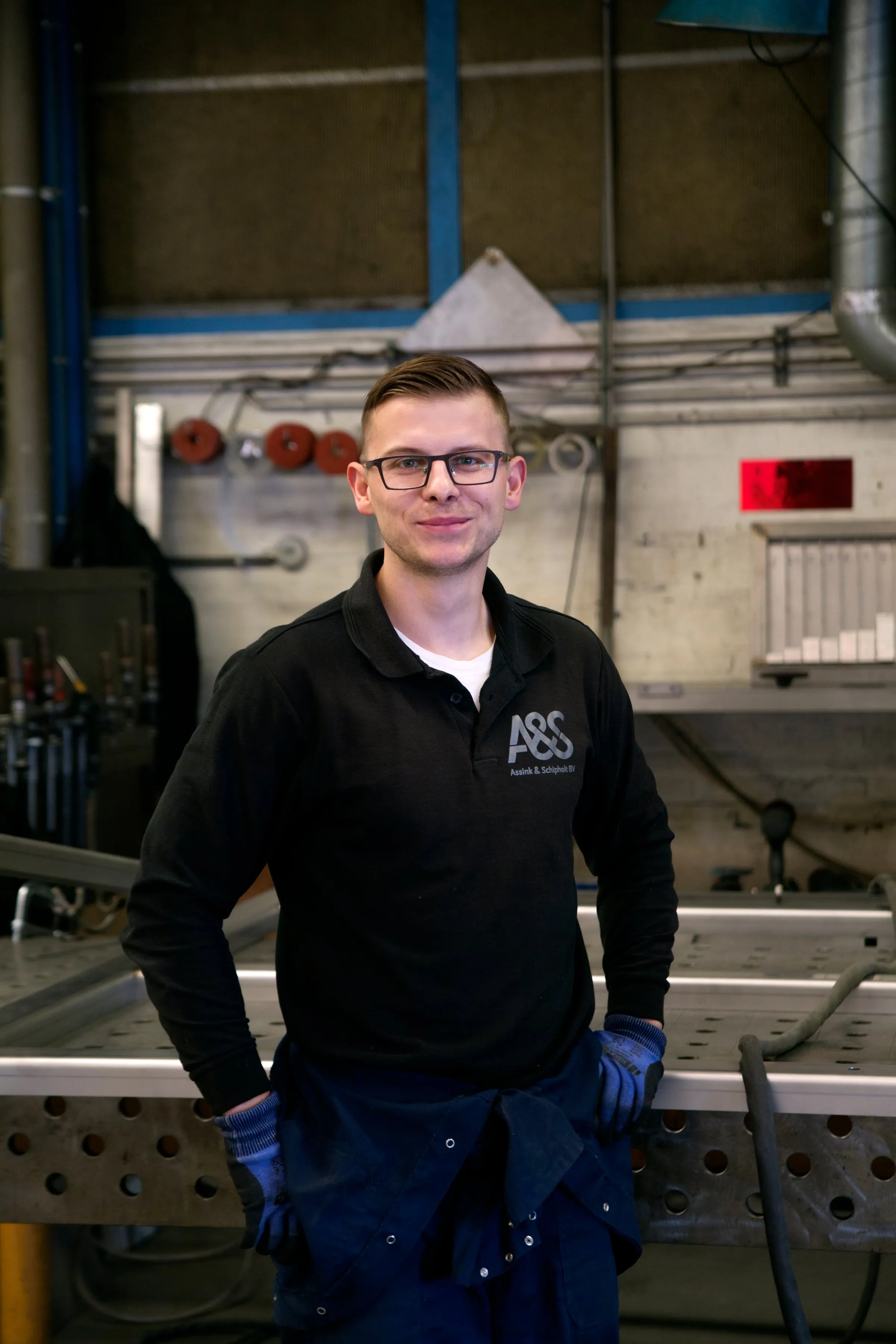 Medewerker van Assink & Schipholt in de lasafdeling